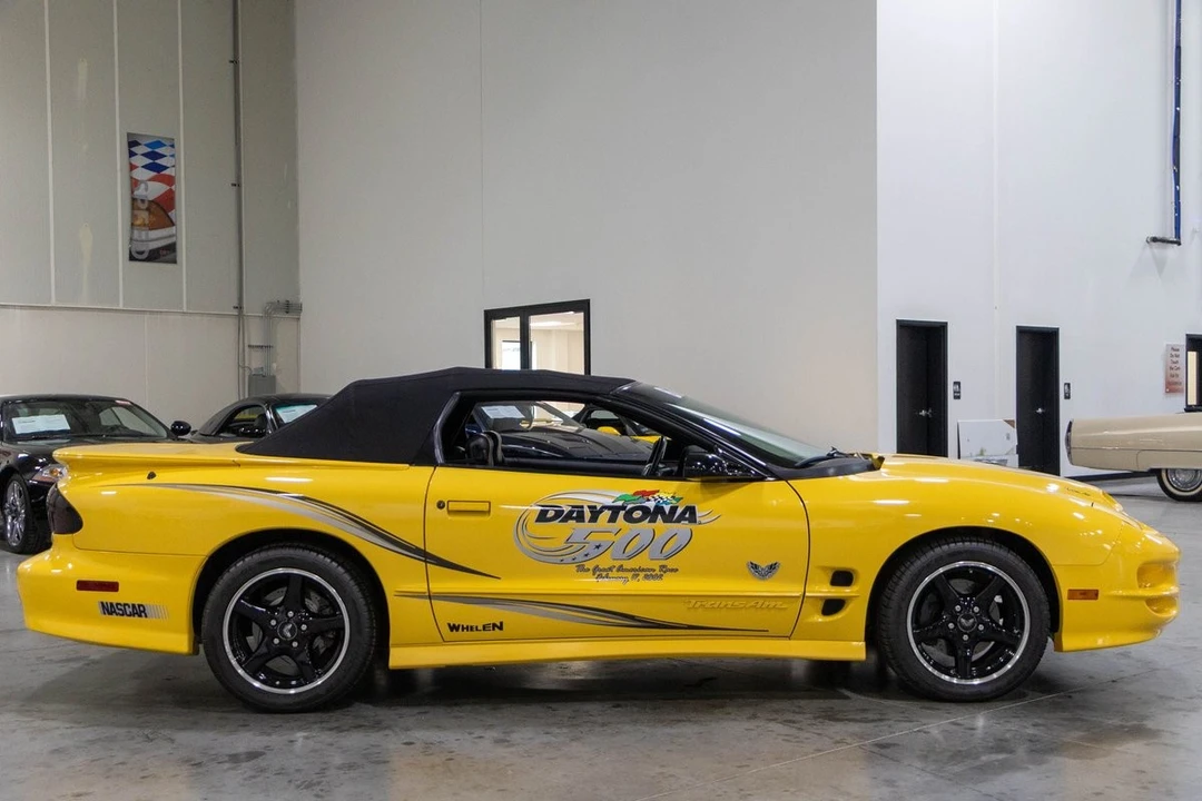 2002 Pontiac Firebird Trans Am 4th Gen - Image 19 of 21