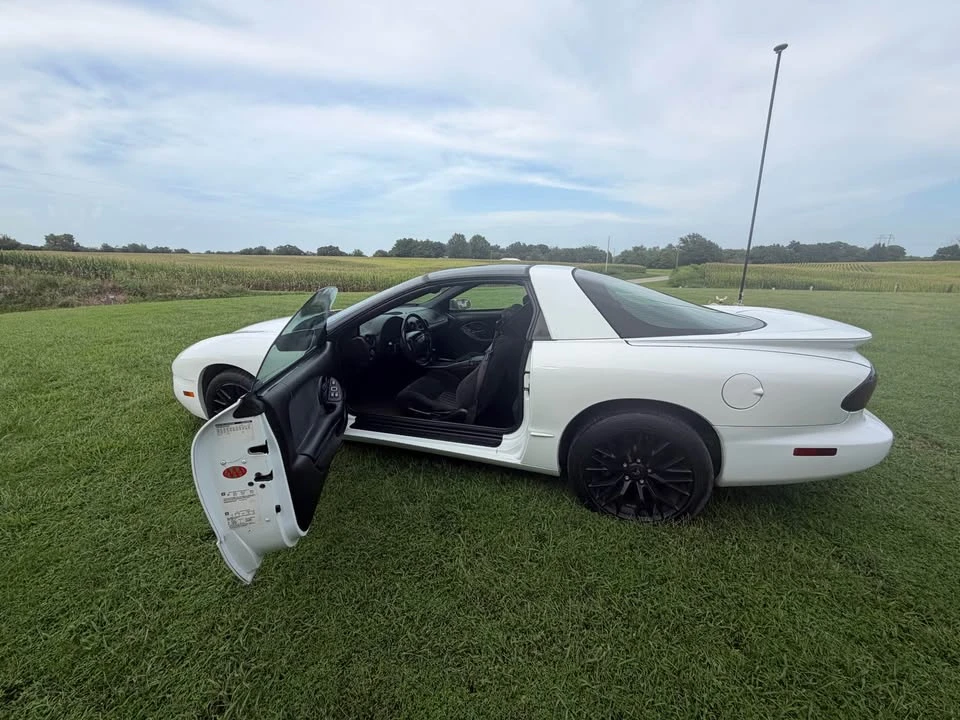 2002 Pontiac Firebird Formula 4th Gen - Image 9 of 15