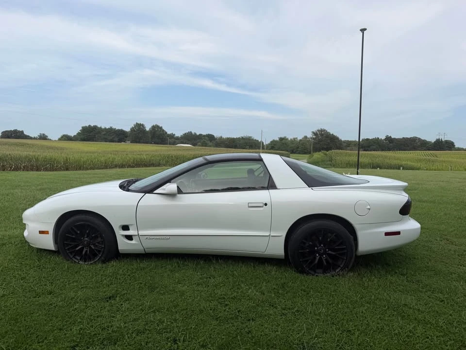 2002 Pontiac Firebird Formula 4th Gen - Image 2 of 15