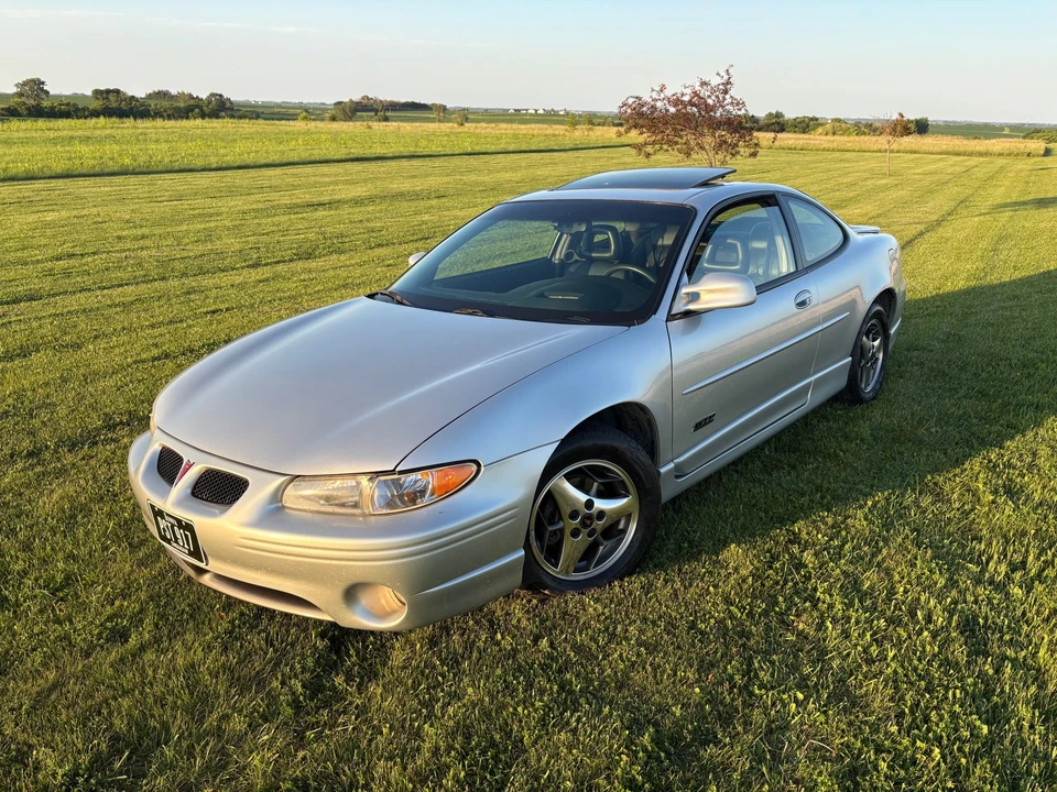 2002 Pontiac Grand Prix 3rd+ Gen - Image 2 of 31