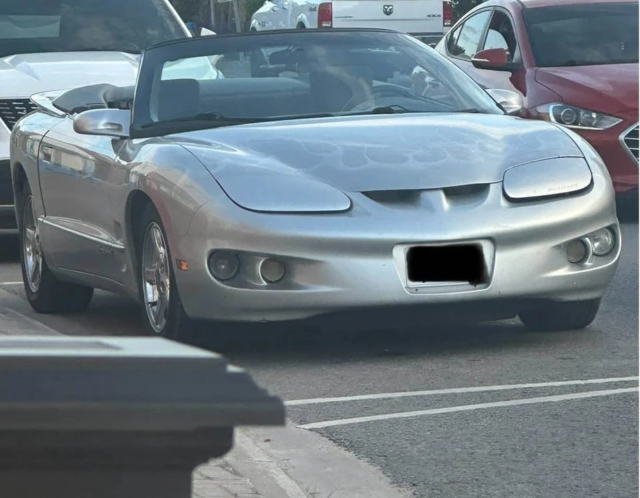 2002 Pontiac Sunbird - Image 2 of 5