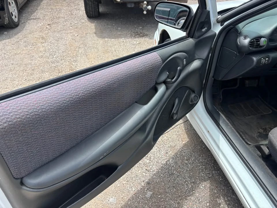 2002 Pontiac Sunfire - Image 6 of 8