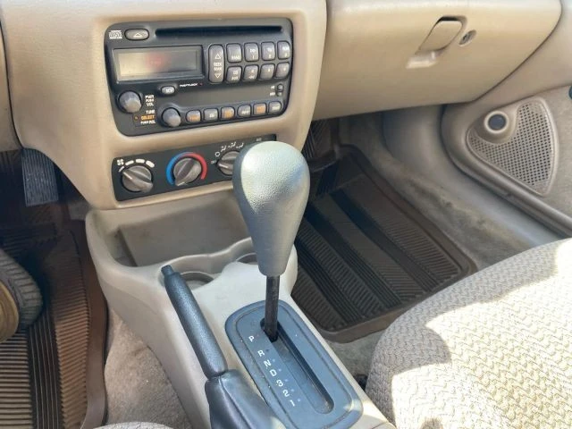 2002 Pontiac Sunfire - Image 16 of 16