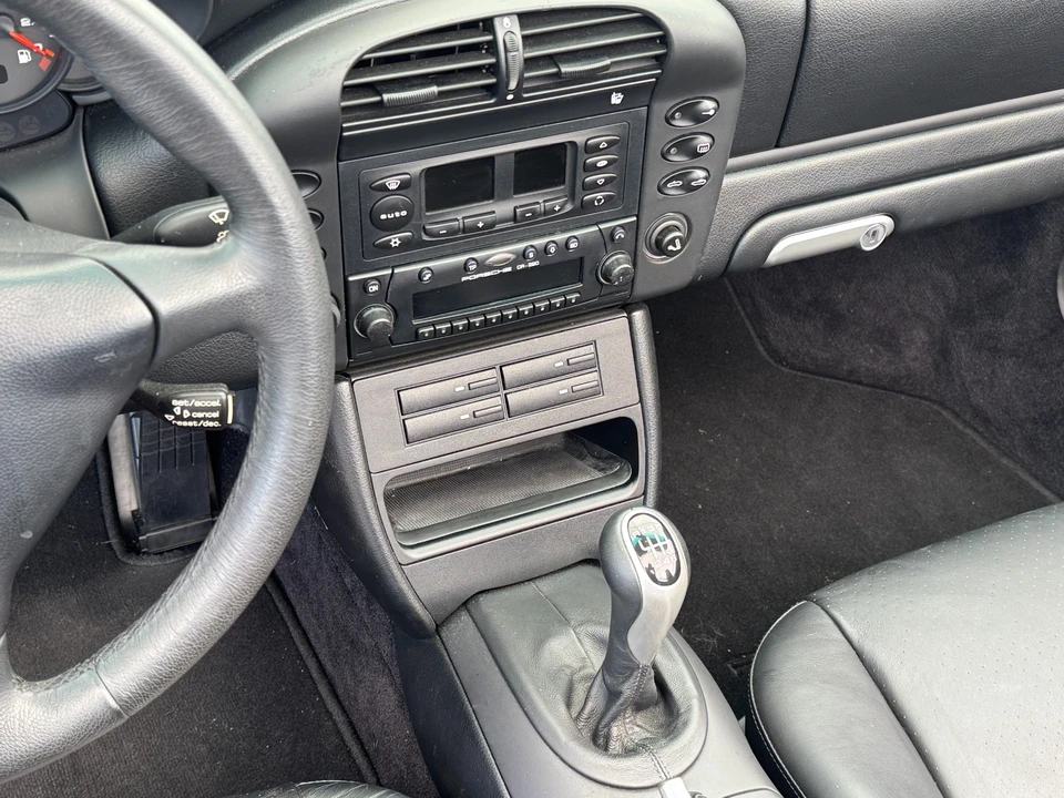 2002 Porsche 911 - Image 27 of 31