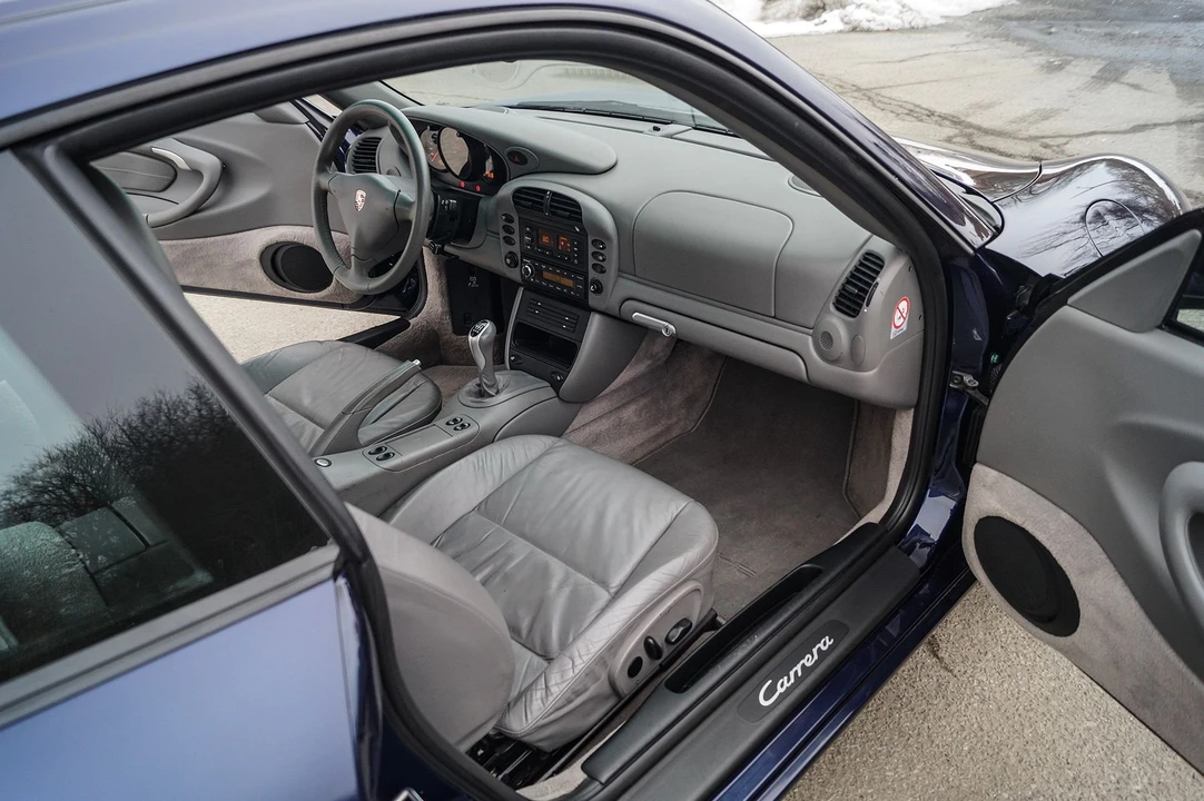 2002 Porsche 996 Carrera - Image 11 of 17