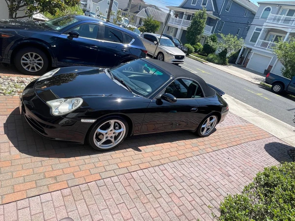 2002 Porsche 996 Carrera 4 - Image 8 of 12