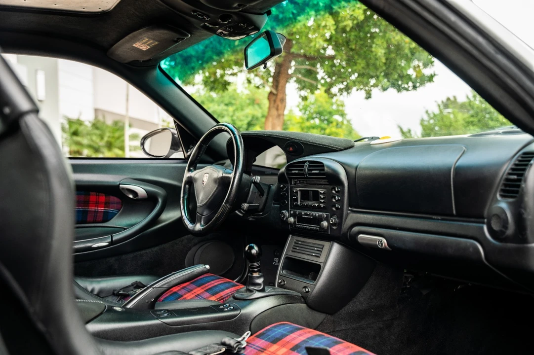 2002 Porsche 996 Carrera - Image 26 of 31
