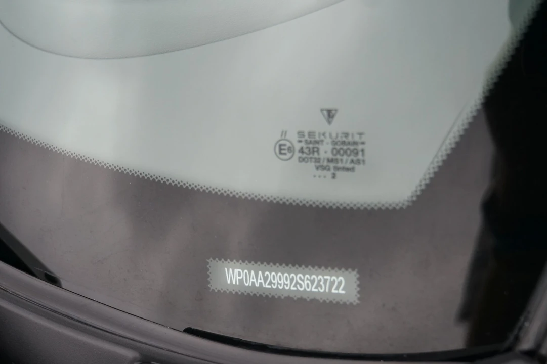 2002 Porsche 996 Carrera - Image 13 of 15