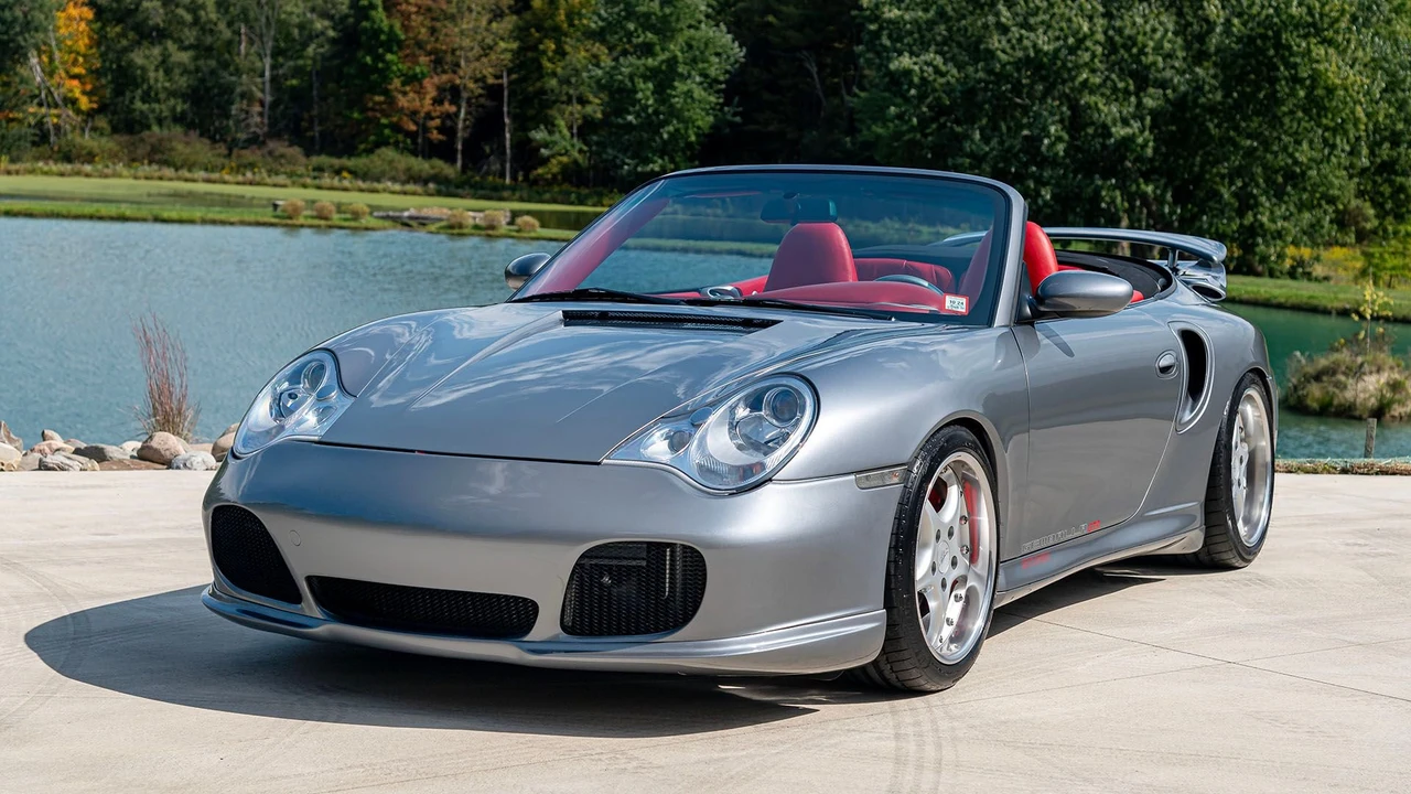 2002 Porsche 996 Carrera 4 - Image 17 of 31