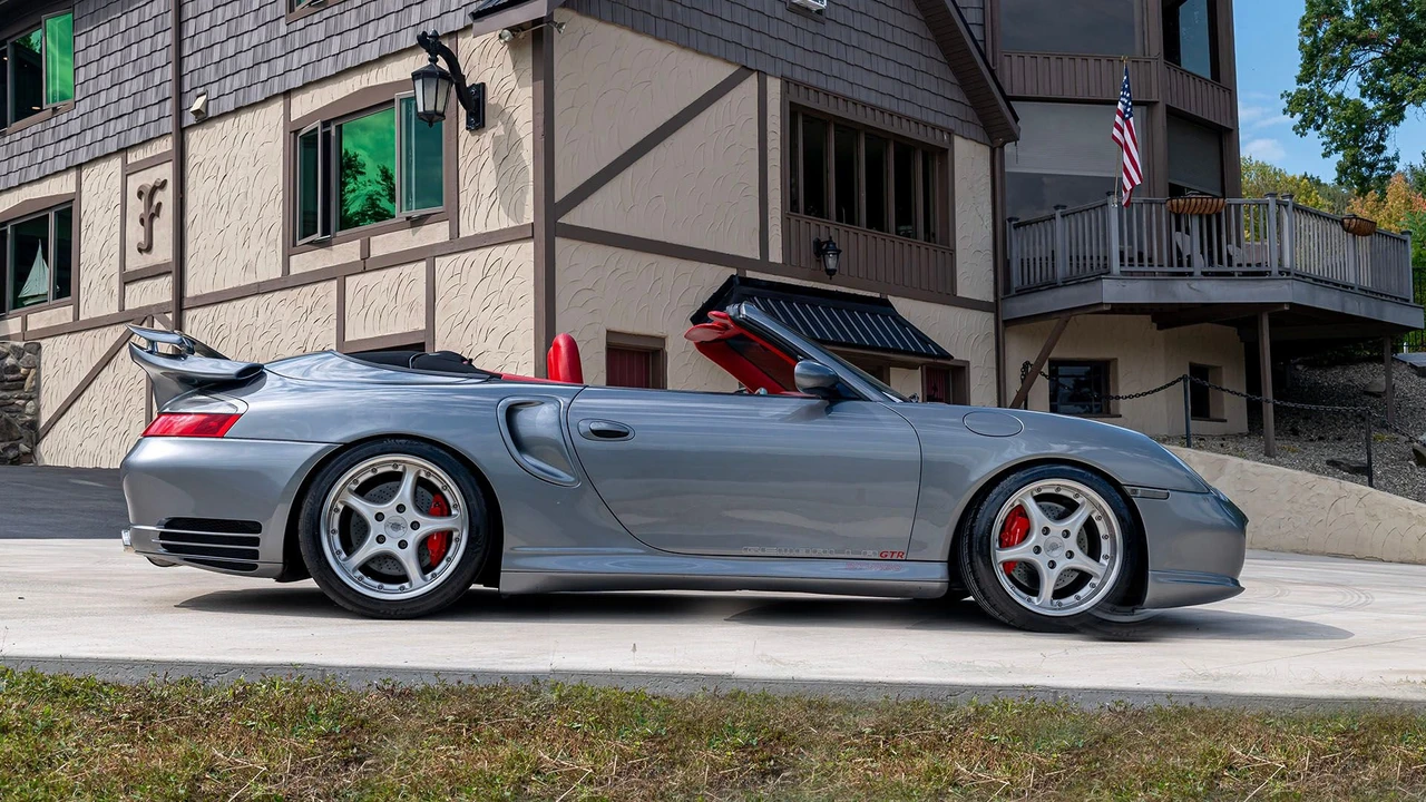 2002 Porsche 996 Carrera 4 - Image 27 of 31