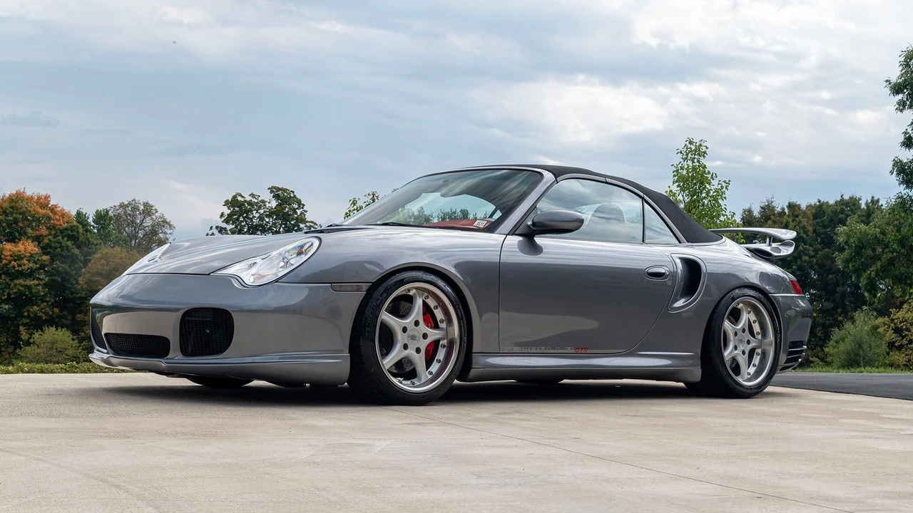 2002 Porsche 996 Carrera 4 - Image 14 of 31