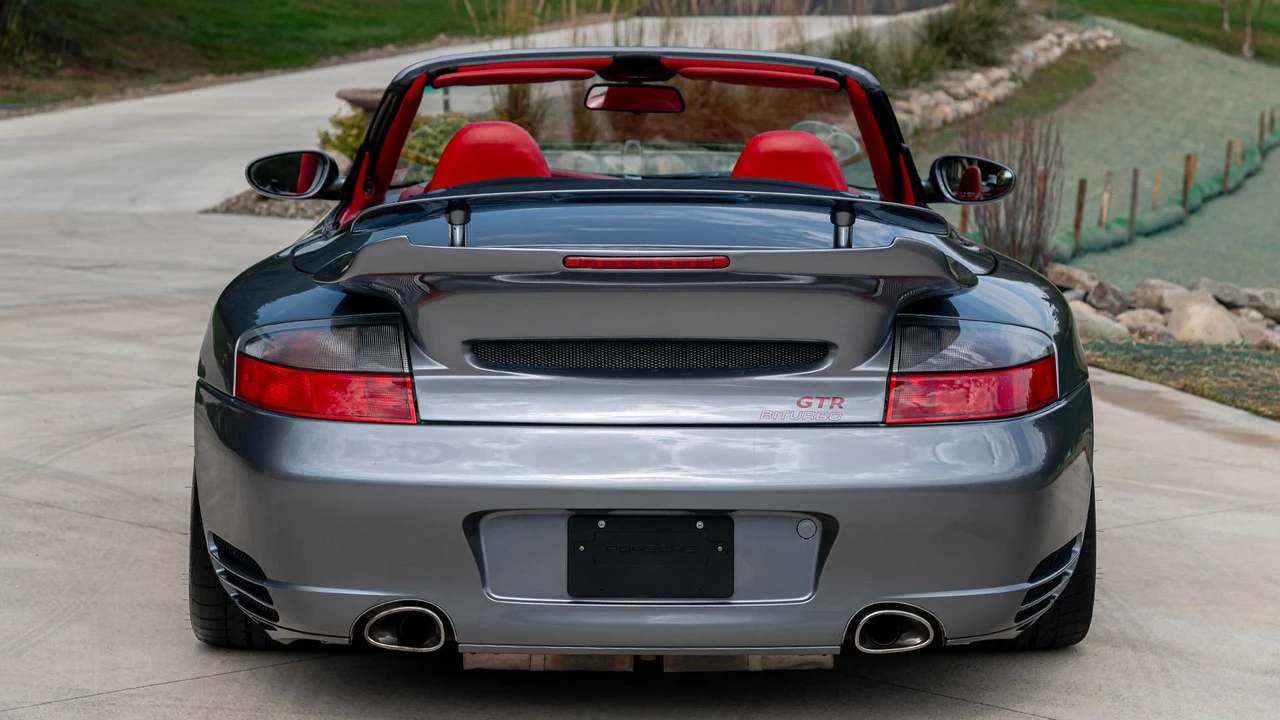 2002 Porsche 996 Carrera 4 - Image 24 of 31