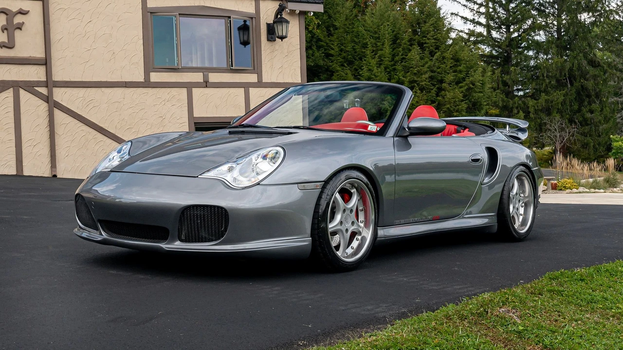 2002 Porsche 996 Carrera 4 - Image 11 of 31