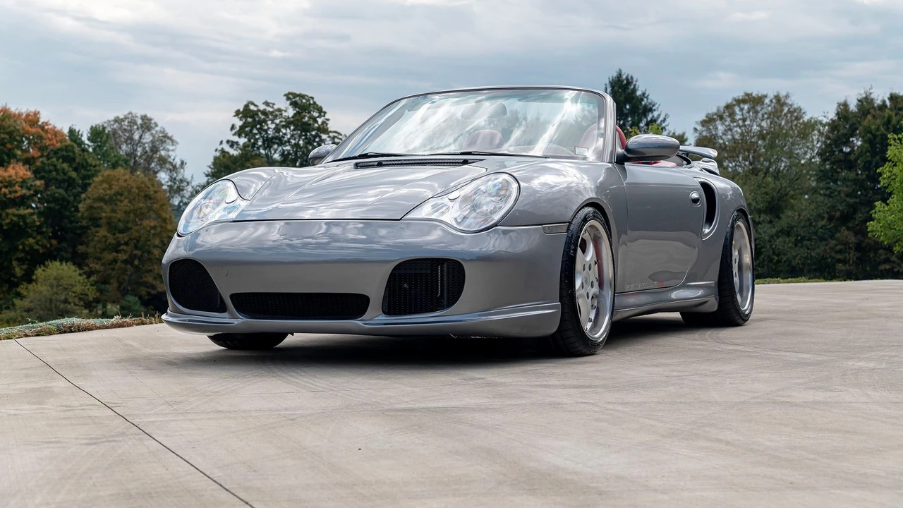 2002 Porsche 996 Carrera 4 - Image 13 of 31