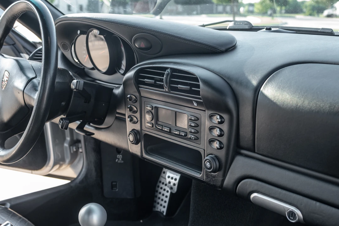 2002 Porsche 996 Carrera - Image 28 of 31