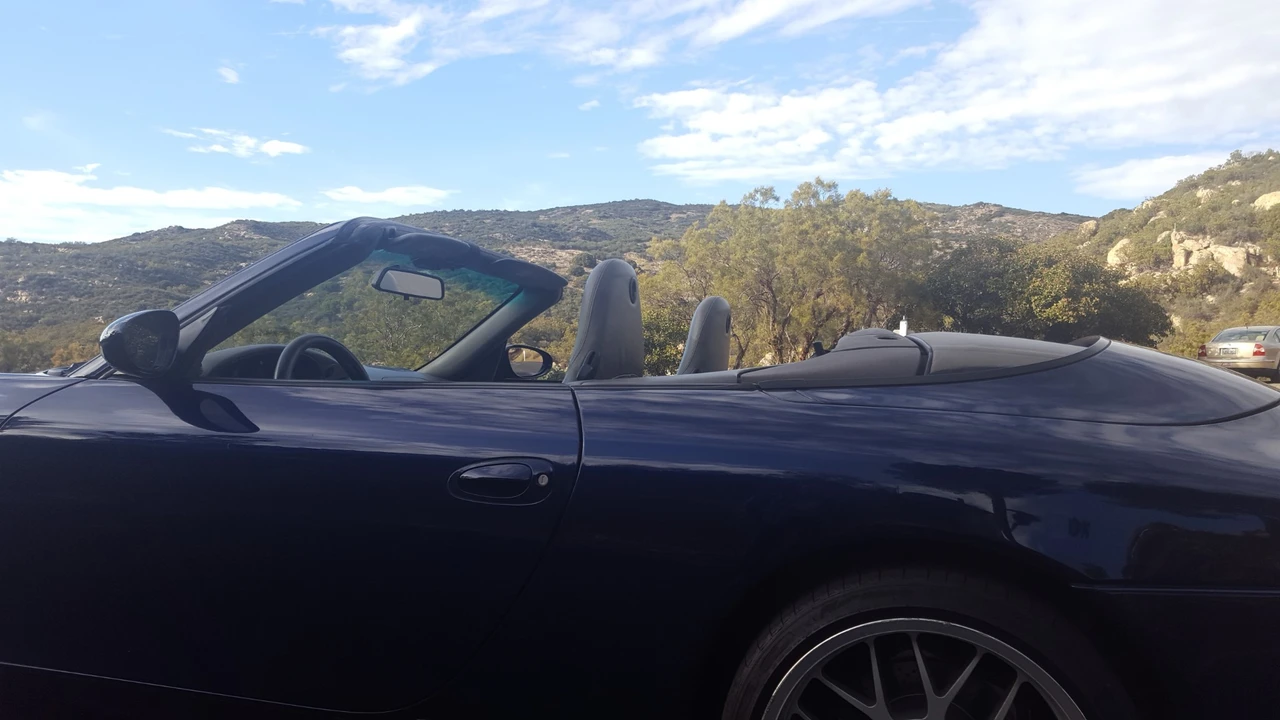 2002 Porsche 996 Carrera - Image 28 of 31