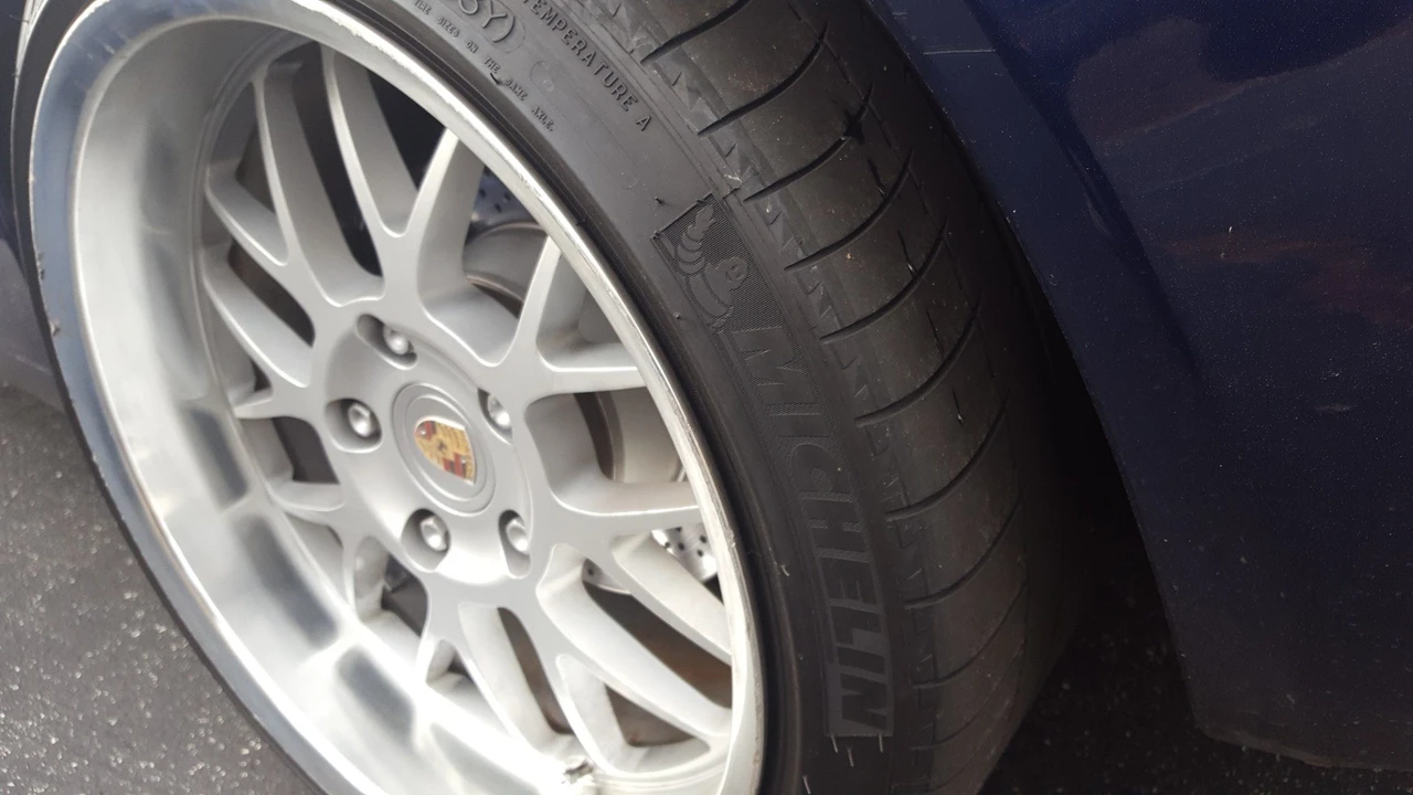 2002 Porsche 996 Carrera - Image 17 of 31