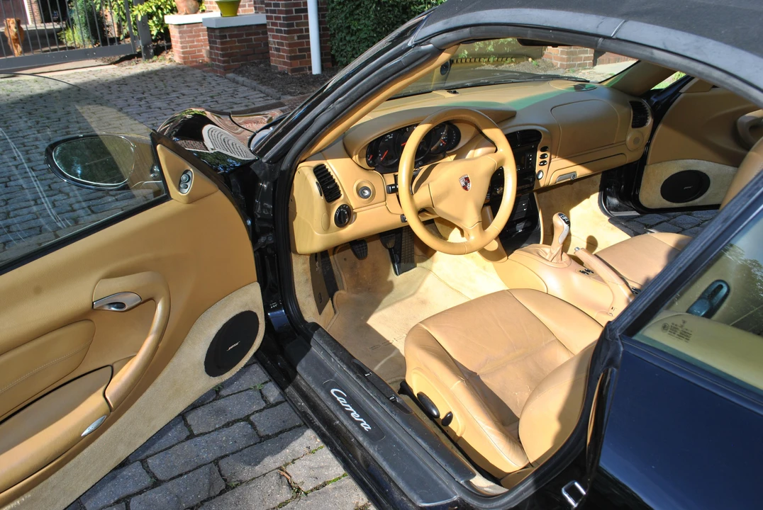 2002 Porsche 996 Carrera - Image 27 of 31