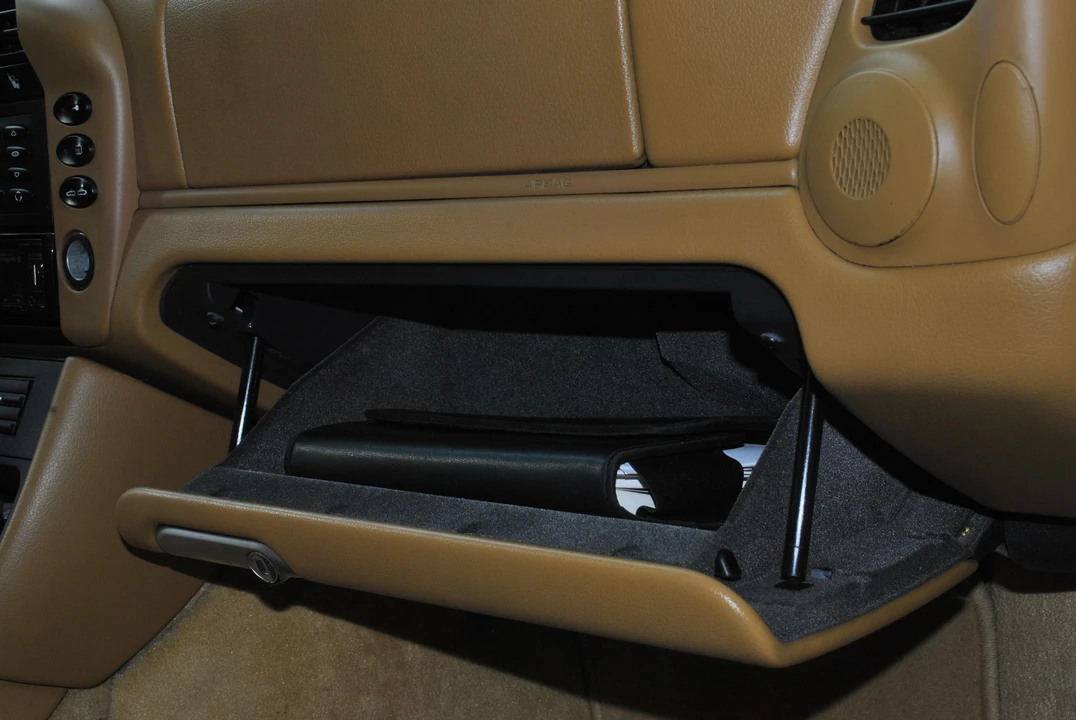 2002 Porsche 996 Carrera - Image 30 of 31