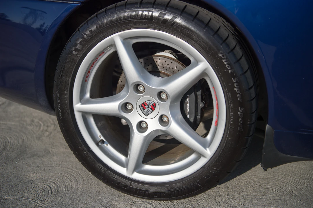 2002 Porsche 996 Carrera - Image 28 of 31
