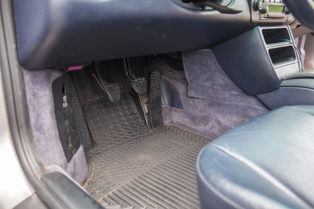 2002 Porsche 996 Carrera - Image 28 of 31