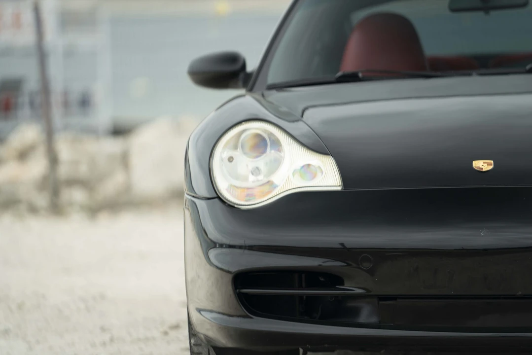 2002 Porsche 996 Carrera - Image 28 of 31