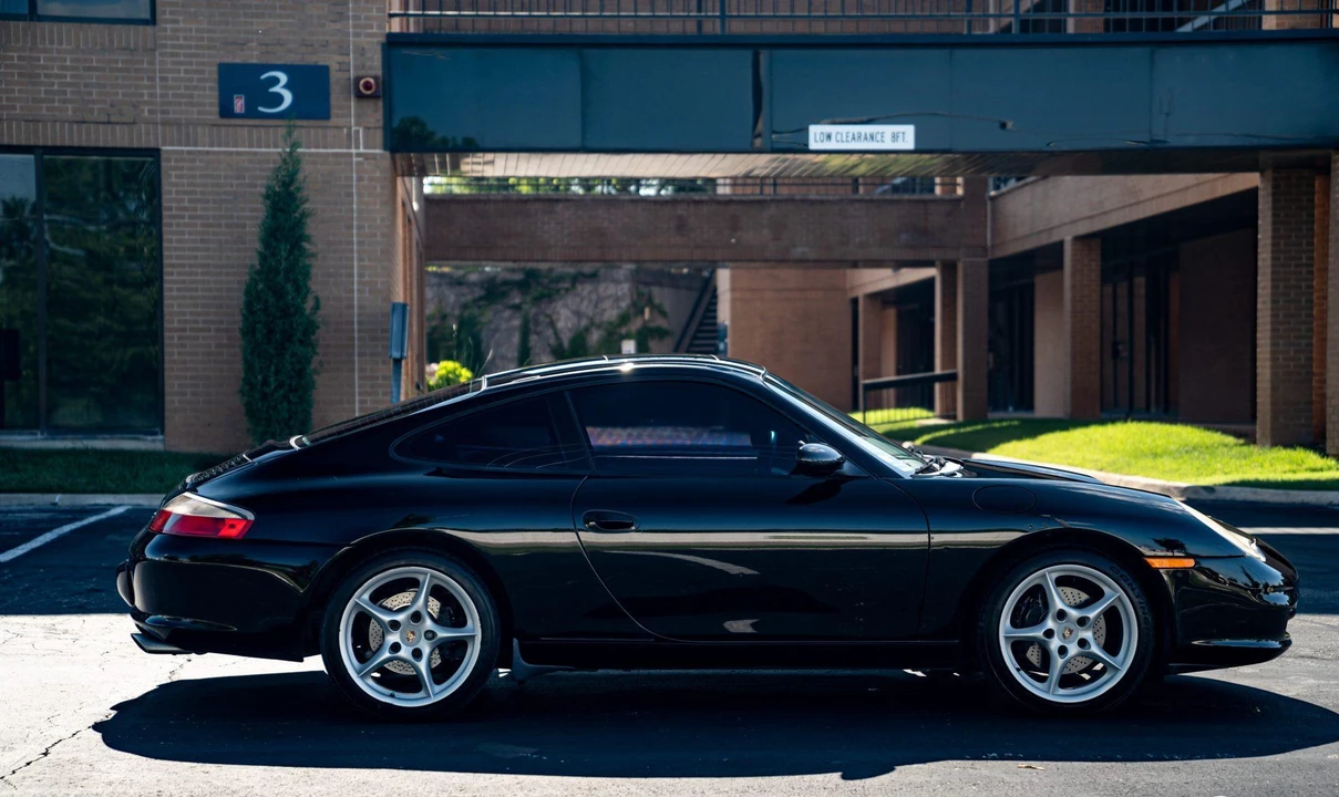 2002 Porsche 996 Carrera - Image 2 of 31