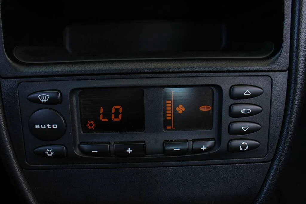 2002 Porsche 996 Carrera - Image 28 of 31