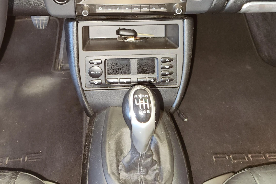 2002 Porsche 996 Carrera - Image 26 of 31