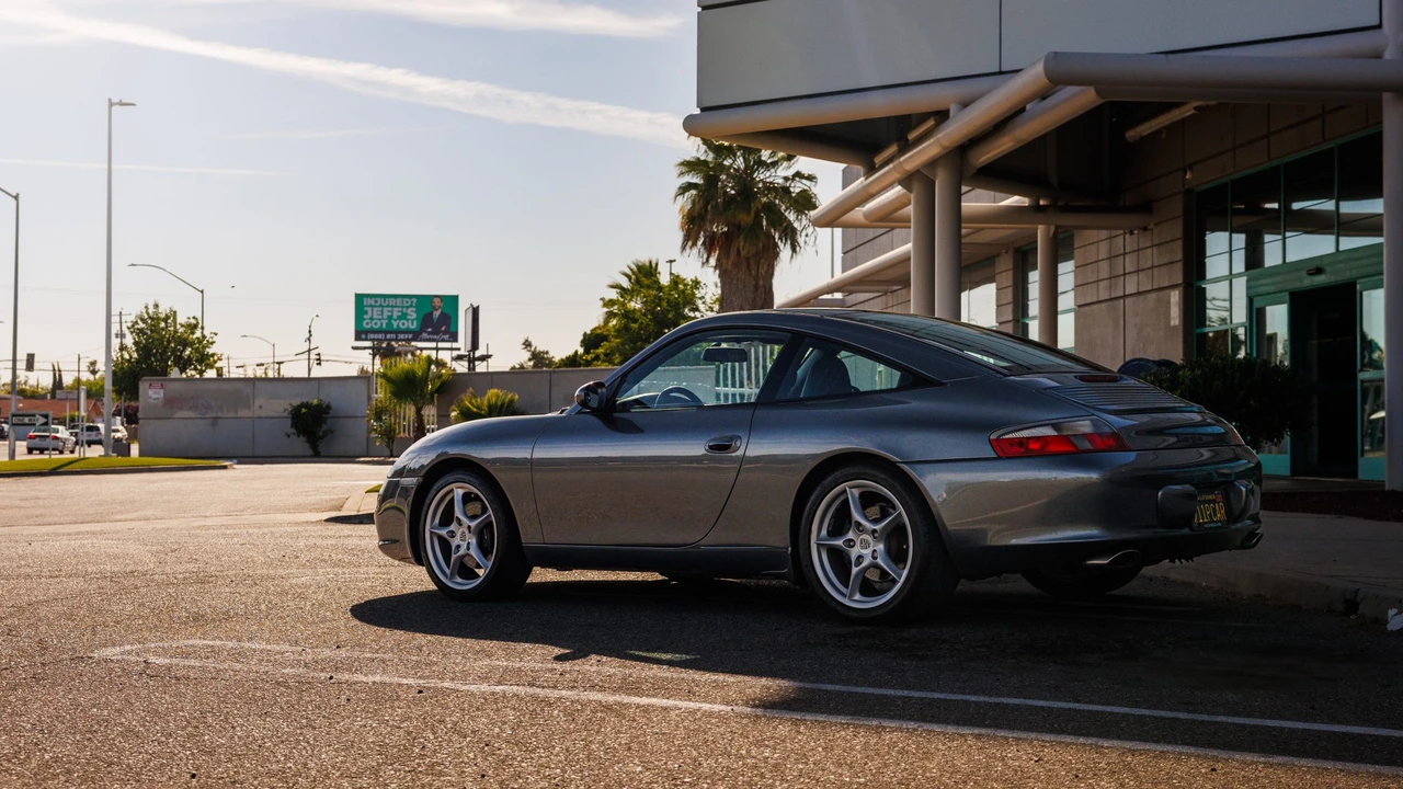2002 Porsche 996 Carrera - Image 13 of 31