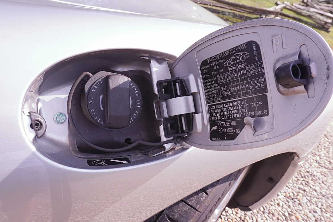 2002 Porsche 996 Carrera - Image 26 of 31