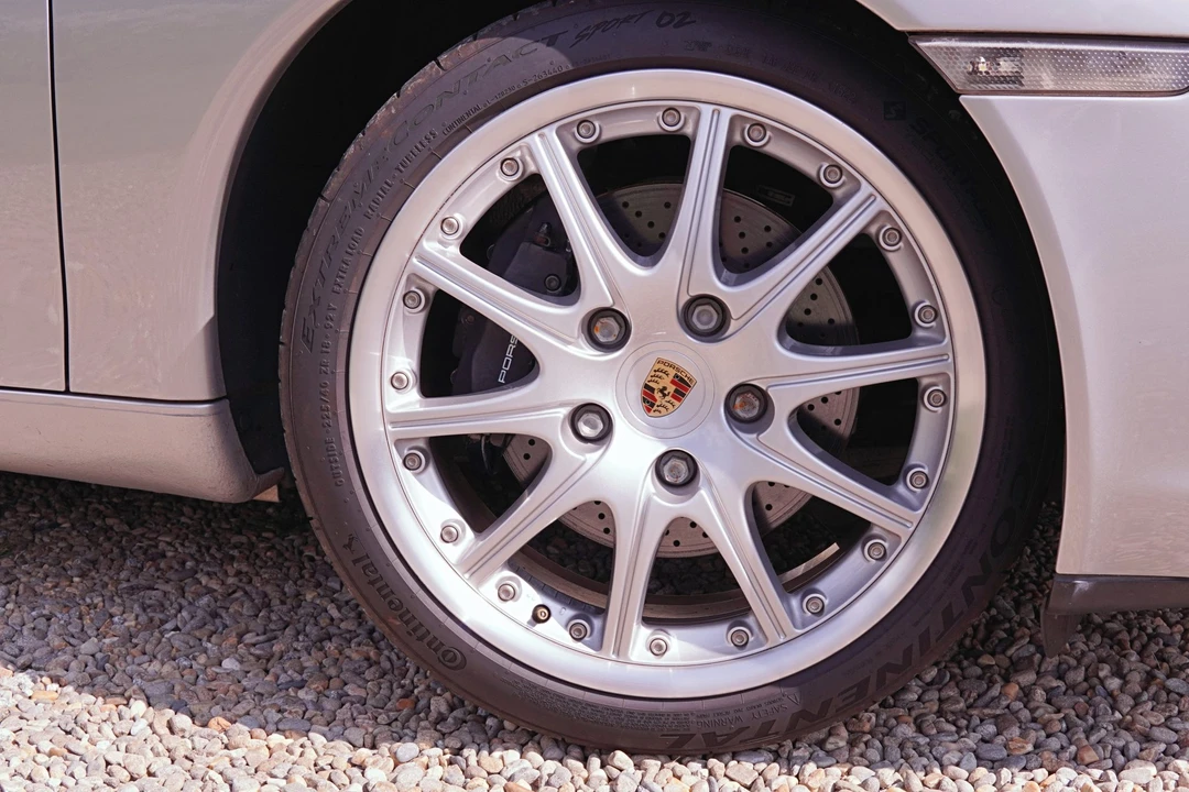 2002 Porsche 996 Carrera - Image 27 of 31