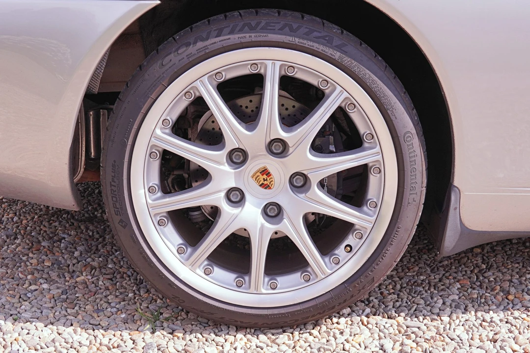 2002 Porsche 996 Carrera - Image 28 of 31