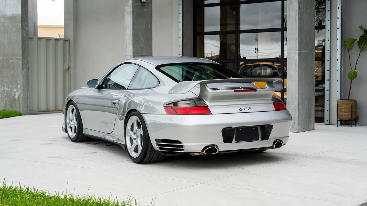 2002 Porsche 996 GT2 - Image 11 of 31