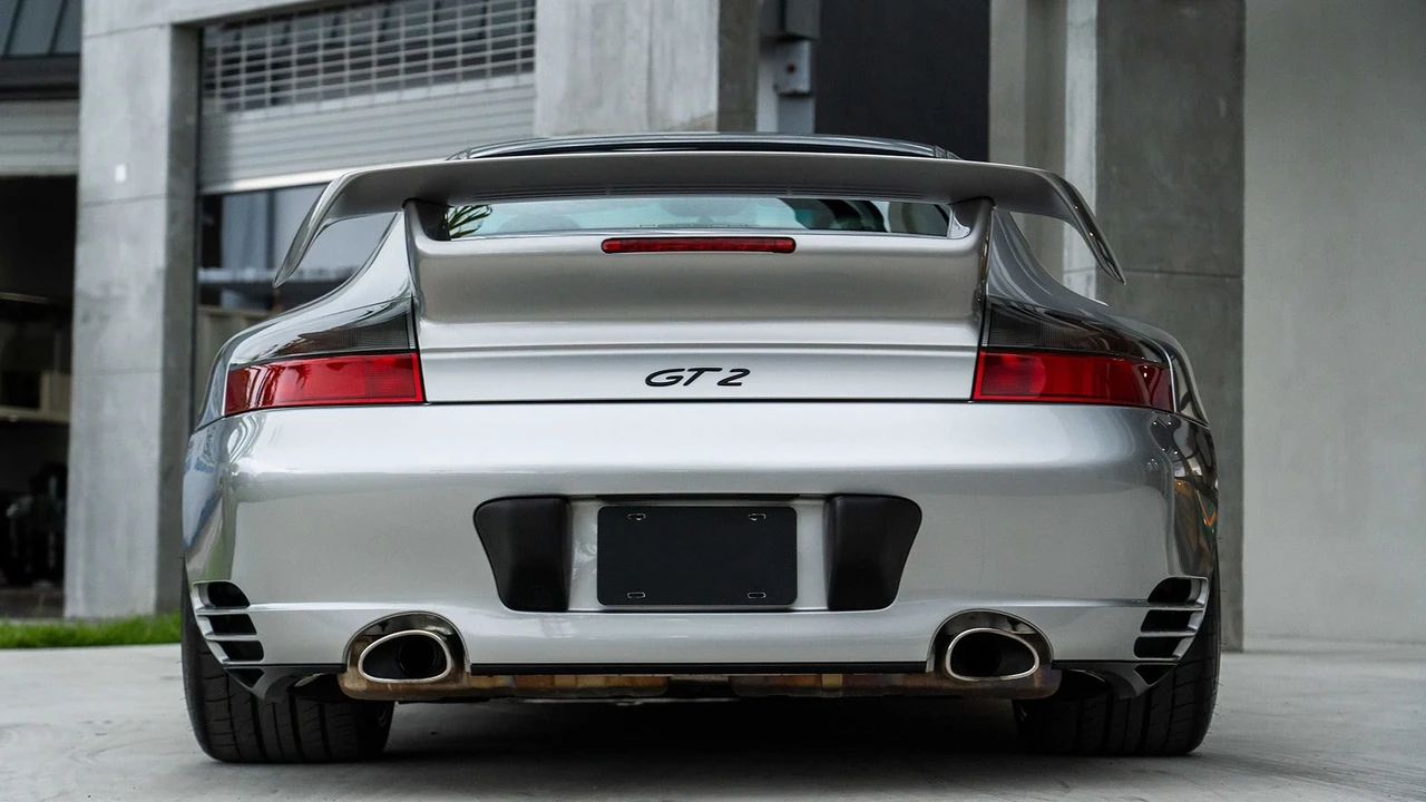 2002 Porsche 996 GT2 - Image 8 of 31