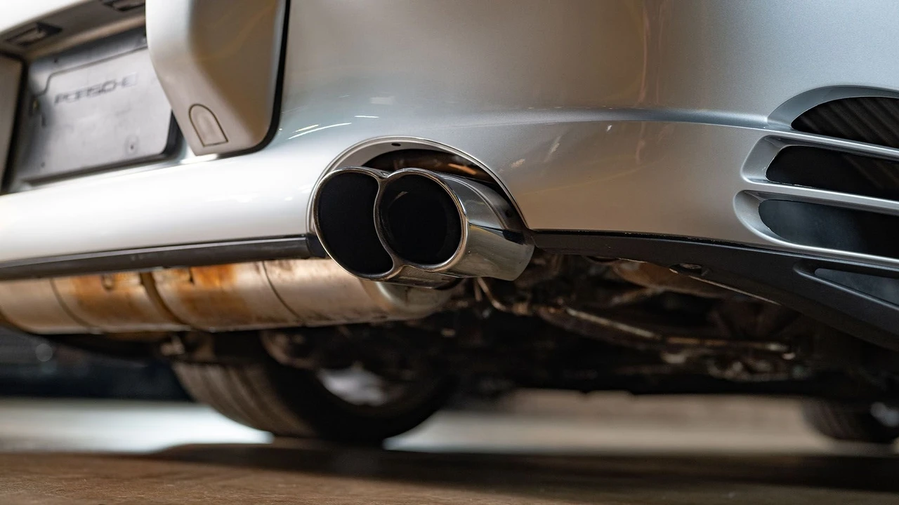2002 Porsche 996 GT2 - Image 30 of 31