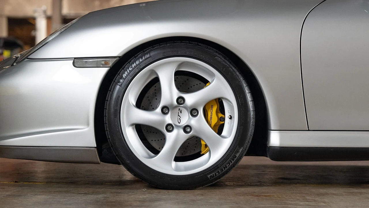 2002 Porsche 996 GT2 - Image 17 of 31