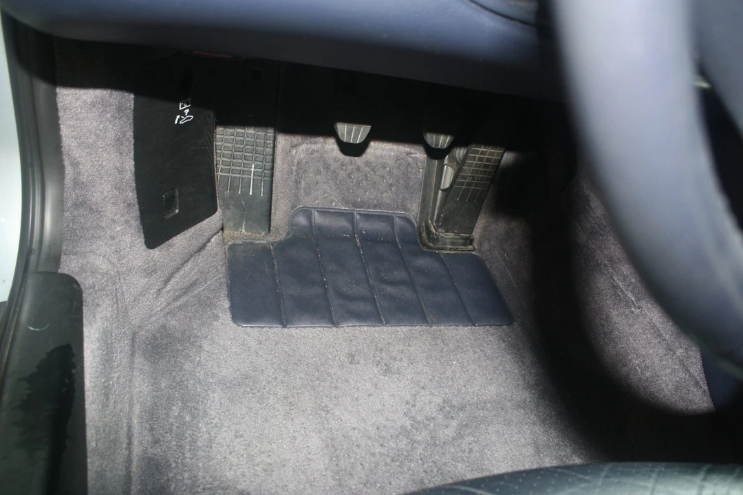 2002 Porsche 996 Carrera - Image 29 of 31