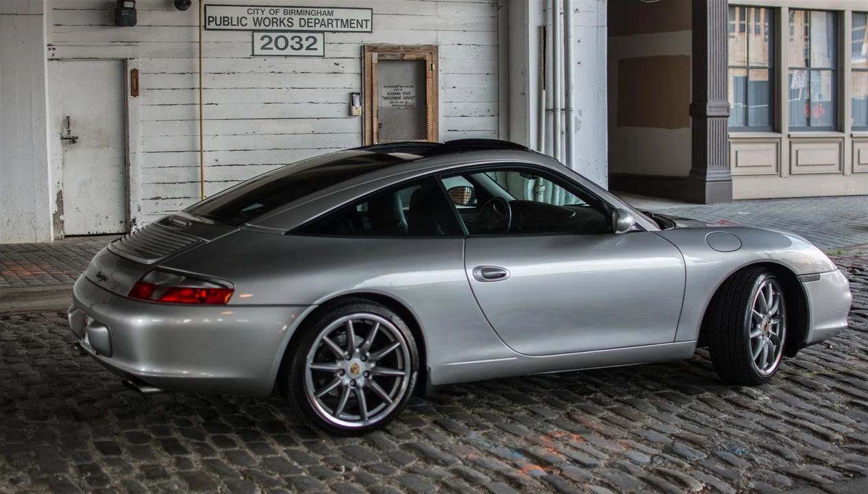 2002 Porsche 996 Carrera - Image 11 of 31