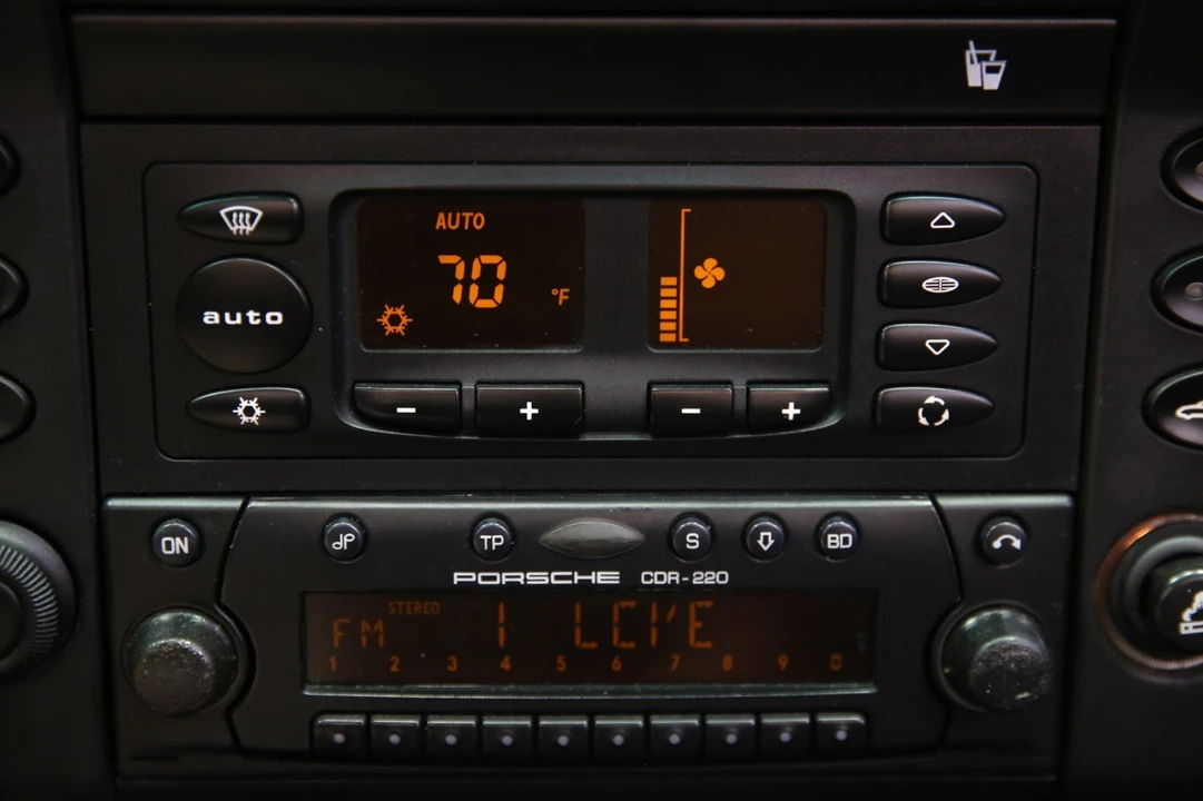 2002 Porsche 996 Carrera - Image 22 of 31