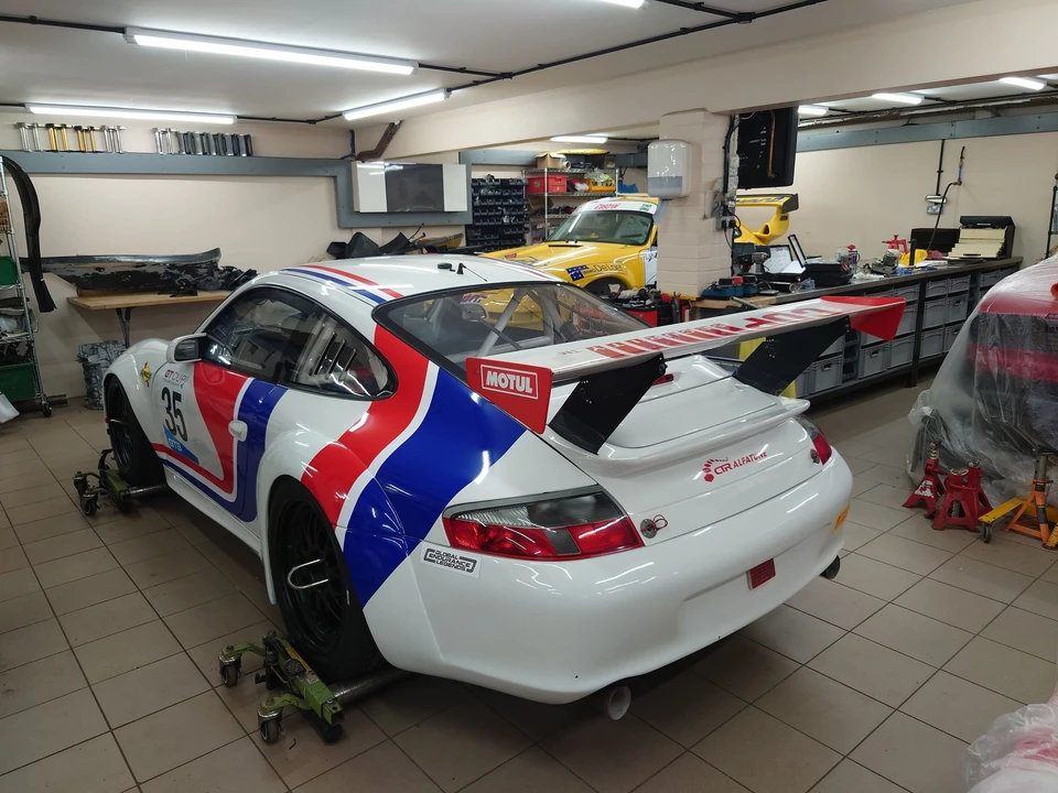 2002 Porsche 996 GT3 - Image 2 of 10