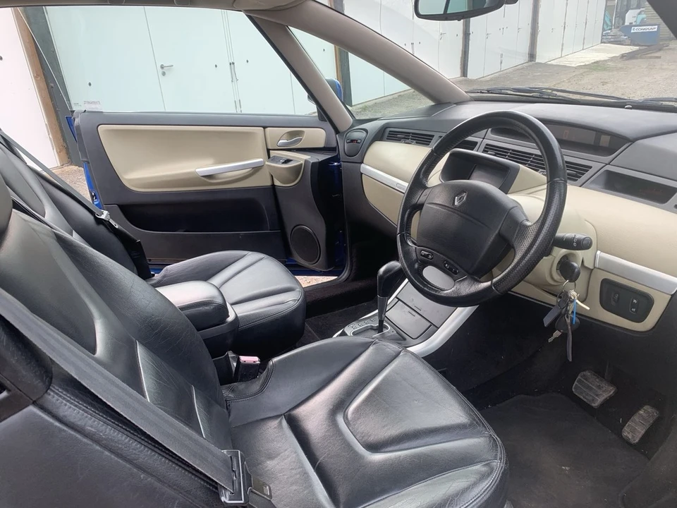 2002 Renault - Image 9 of 30