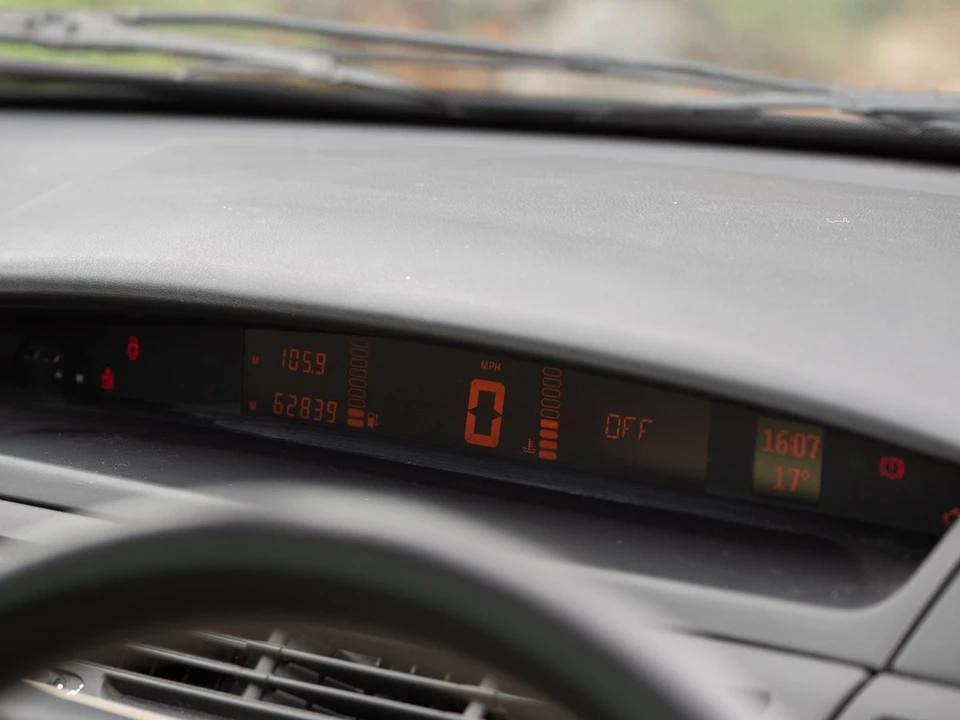 2002 Renault - Image 21 of 30