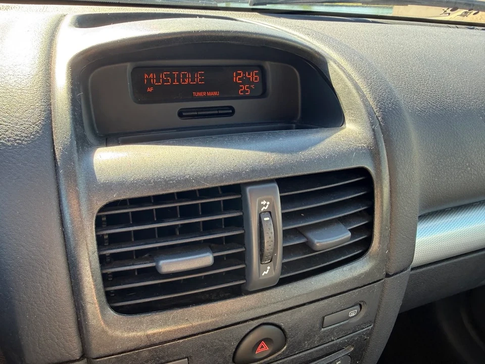 2002 Renault Clio 2nd Gen - Image 22 of 30