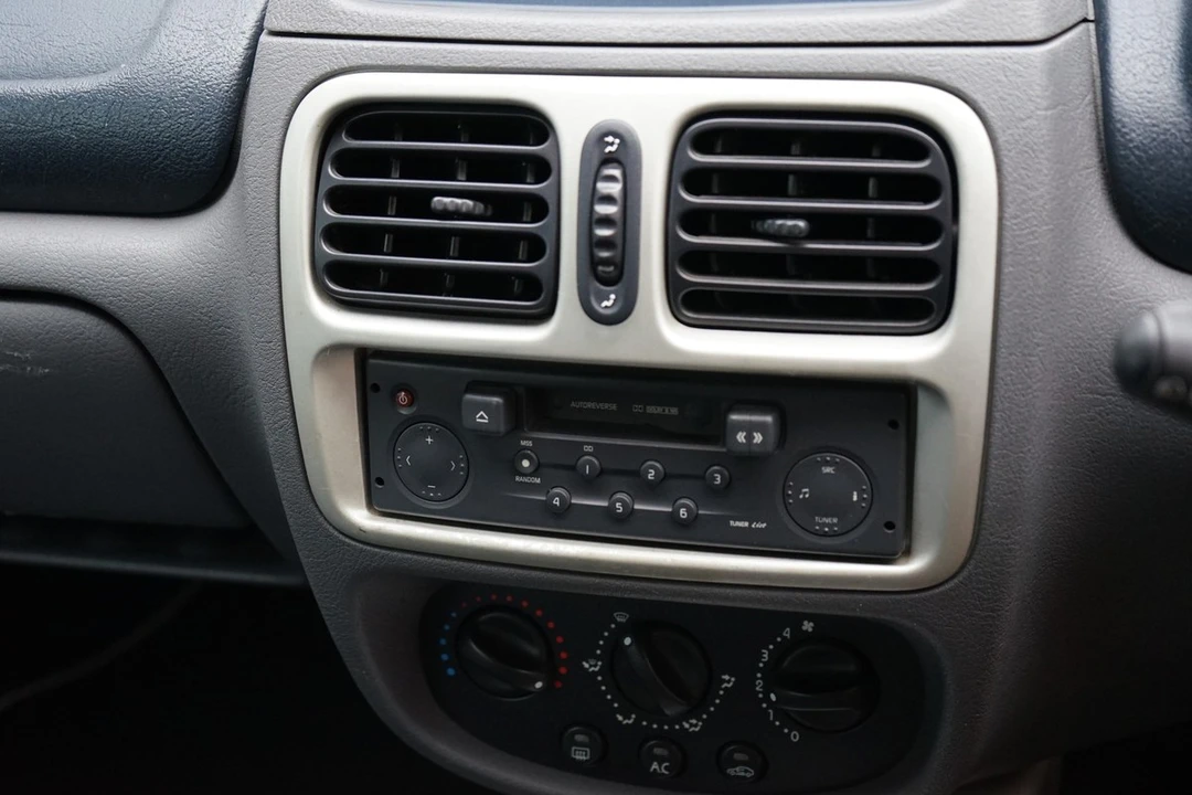 2002 Renault Clio 2nd Gen - Image 13 of 22