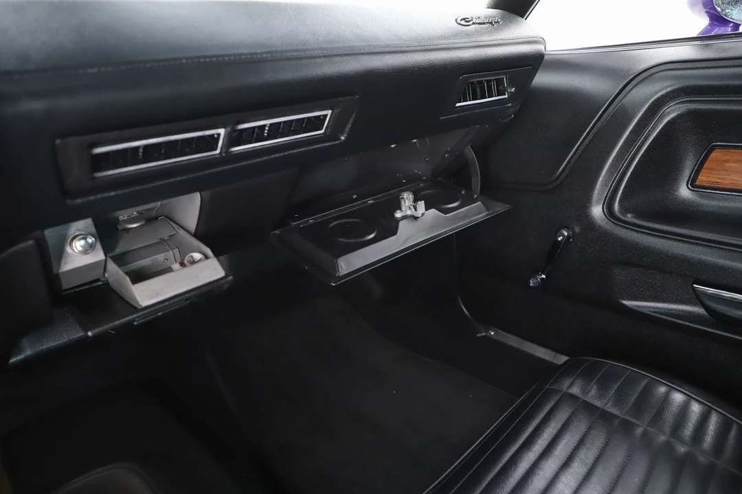 2002 Dodge Challenger - Image 29 of 31