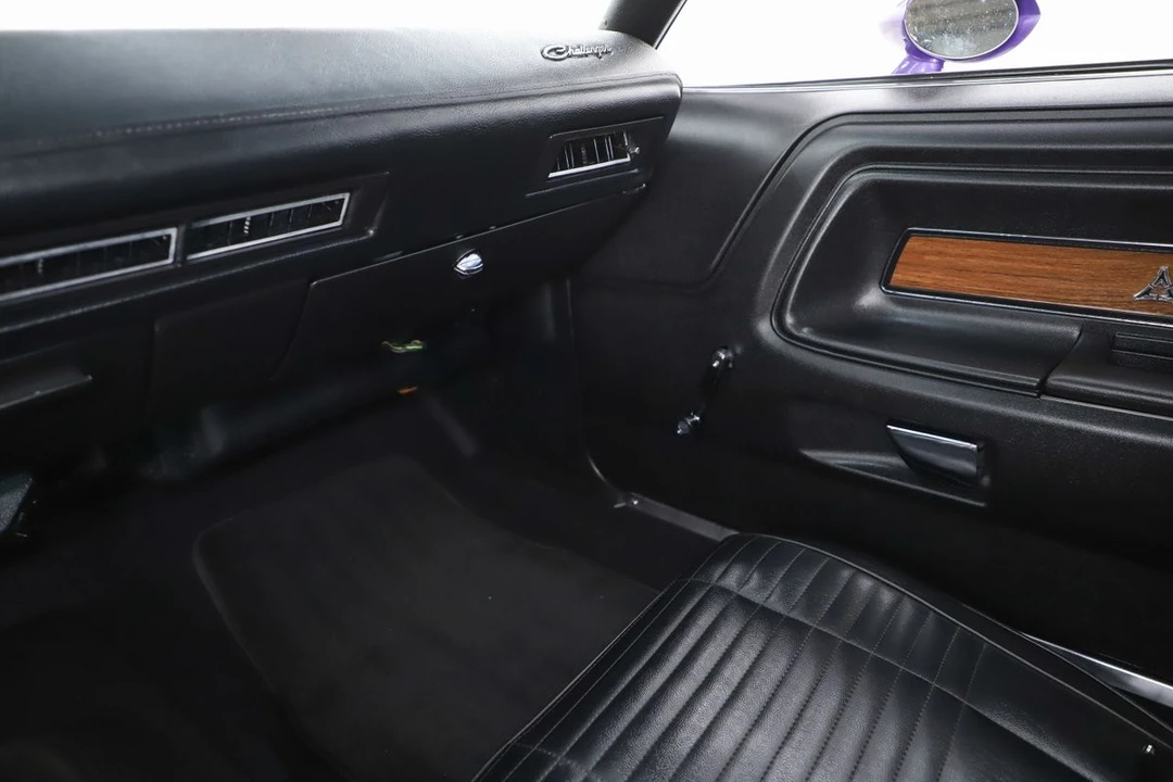 2002 Dodge Challenger - Image 28 of 31