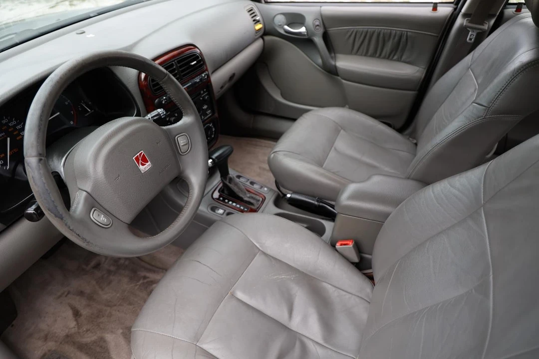 2002 Saturn - Image 4 of 21