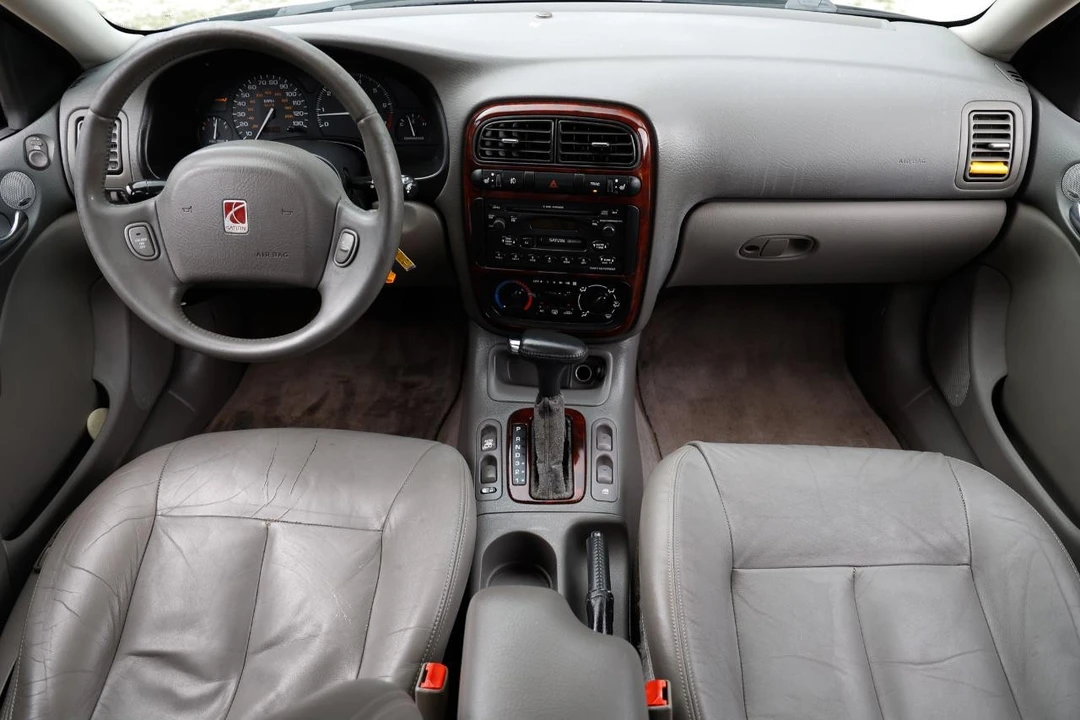2002 Saturn - Image 2 of 21