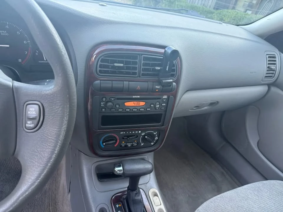 2002 Saturn - Image 8 of 10